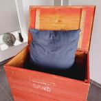 Ancien coffre en bois, Enlèvement