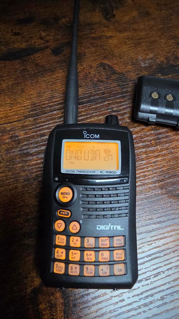 Icom IC-E80D, Telecommunicatie, Zenders en Ontvangers, Gebruikt, Zender en Ontvanger, Ophalen of Verzenden