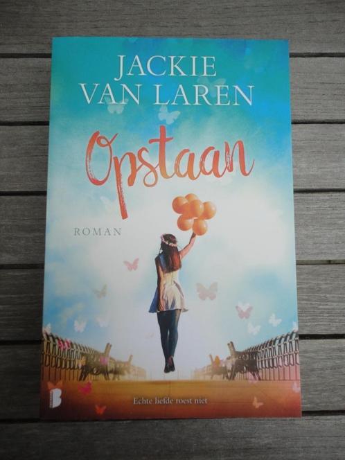 Opstaan - Jackie van Laren, Boeken, Romans, Zo goed als nieuw, Ophalen of Verzenden