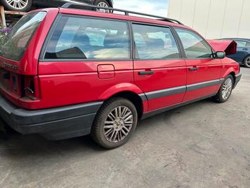 Vw Passat B3 voor onderdelen. Oldtimer Classic Retro beschikbaar voor biedingen