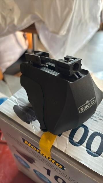 Dakdragers en universele voeten Norauto beschikbaar voor biedingen