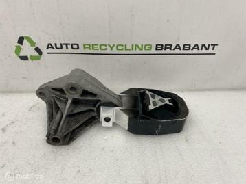 Versnellingsbaksteun Ford Focus 3 ORIG AV61-7M121-NA beschikbaar voor biedingen