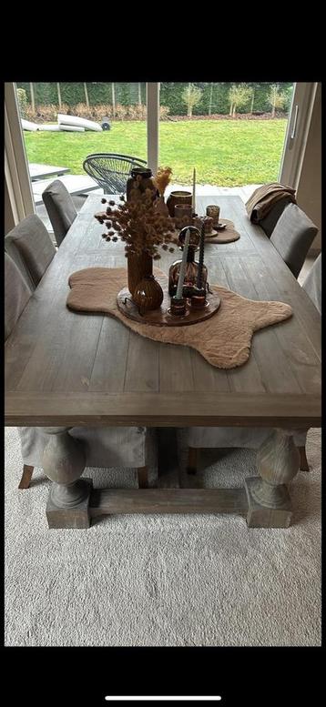 Landelijke tafel beschikbaar voor biedingen