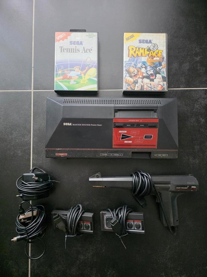 Sega Master-systeem met accessoires en games, Games en Spelcomputers, Spelcomputers | Sega, Gebruikt, Master System, Met 2 controllers