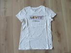 T-shirt Levi's taille S (n 5090), Vêtements | Femmes, T-shirts, Levi's, Manches courtes, Taille 36 (S), Porté