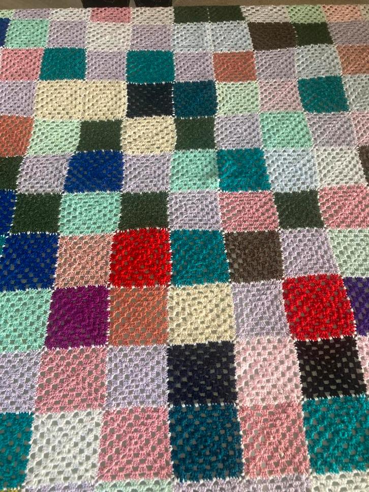 Handgemaakte sprei woondeken 200 x 160 cm bijna nieuw, Huis en Inrichting, Woonaccessoires | Plaids en Woondekens, Zo goed als nieuw