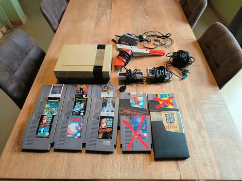 NES met controllers en Games, Consoles de jeu & Jeux vidéo, Consoles de jeu | Nintendo NES, Utilisé, Avec 2 manettes, Avec jeux