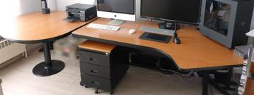 mooie bureau met meeting table  beschikbaar voor biedingen