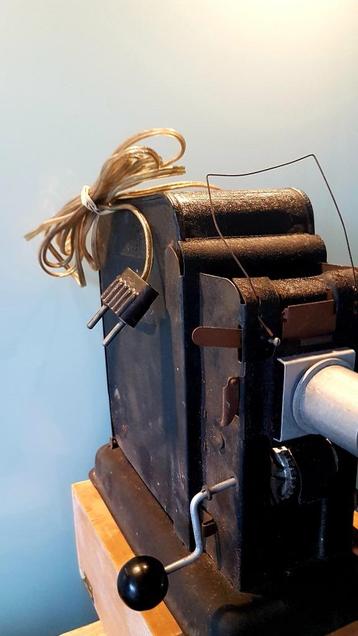 Filmprojector vintage beschikbaar voor biedingen