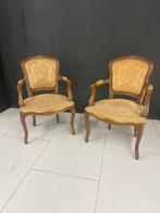 Twee antieke stoelen, Ophalen
