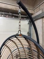 Hangstoel met grijze kussens, Ophalen