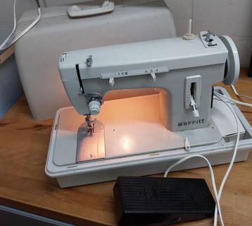 Naaimachine  beschikbaar voor biedingen