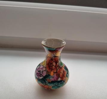 Leuk Chinees 1000 bloemen miniatuur vaasje van keramiek beschikbaar voor biedingen