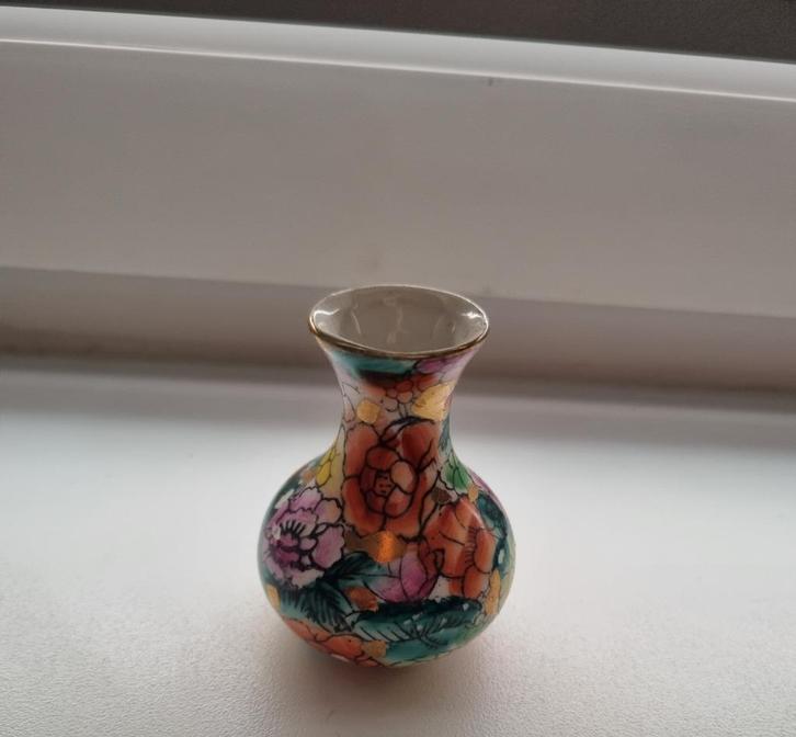 Leuk Chinees 1000 bloemen miniatuur vaasje van keramiek, Huis en Inrichting, Woonaccessoires | Vazen, Gebruikt, Overige kleuren