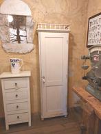 Bijzonder oud smal kastje, Ophalen