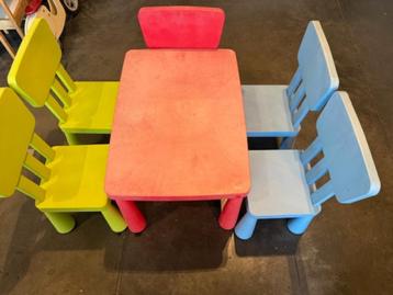 kinder stoeltjes en tafeltje beschikbaar voor biedingen