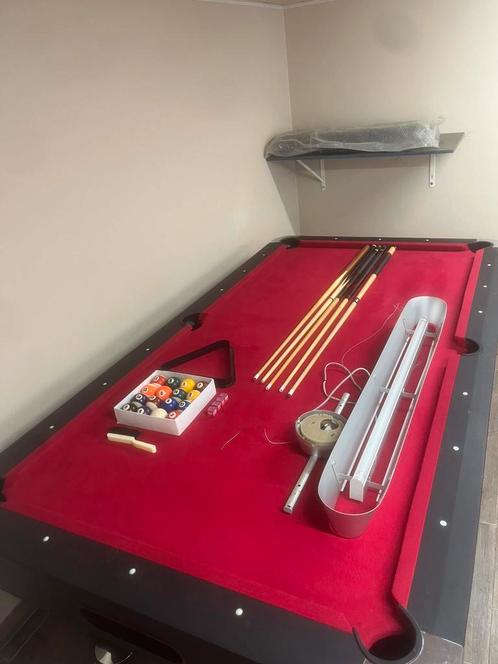 Table de billard avec tapis rouge, Sport en Fitness, Biljarten en Poolen, Gebruikt, Biljarttafel, Ophalen