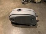 Honda c110 benzinetank, Fietsen en Brommers, Brommeronderdelen | Oldtimers, Ophalen, Zo goed als nieuw