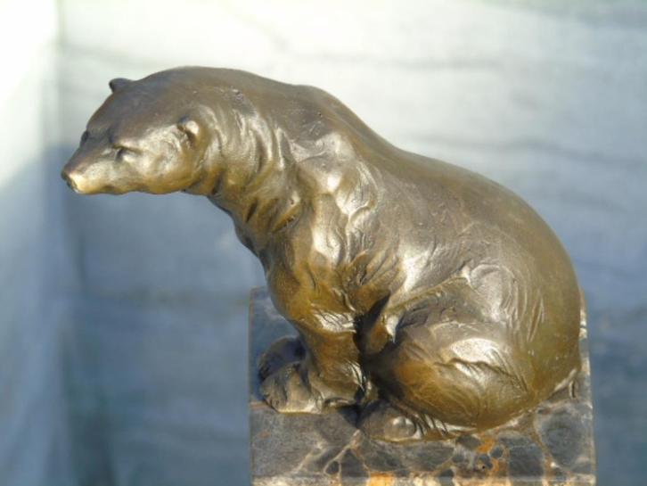 een gesigneerde bronzen ijsbeer. MILO, Antiek en Kunst, Antiek | Brons en Koper, Brons, Ophalen