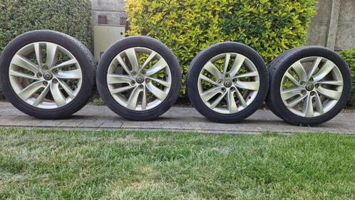Zomerbanden 245/45 op alu velgen., Auto-onderdelen, Banden en Velgen, Banden en Velgen, Zomerbanden, 245 mm, Personenwagen, Gebruikt