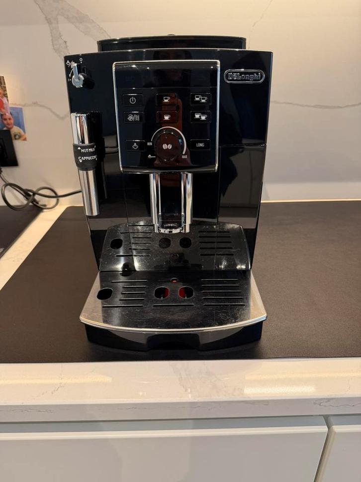 Bijna nieuwe De’Longhi magnifica S te koop, Elektronische apparatuur, Koffiezetapparaten, Zo goed als nieuw, Gemalen koffie, Koffiebonen