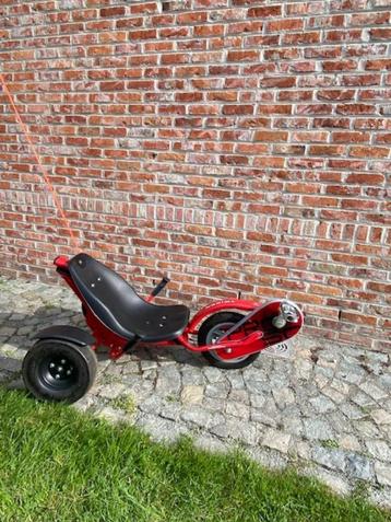 skelter trike rood in mooie staat beschikbaar voor biedingen