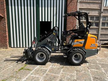 TE HUUR Giant G 2300 HD kniklader met chauffeur beschikbaar voor biedingen