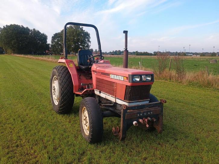 Shibaura s445 met 4 kop hooimachine en cultivator, Zakelijke goederen, Landbouw | Tractoren, Ophalen