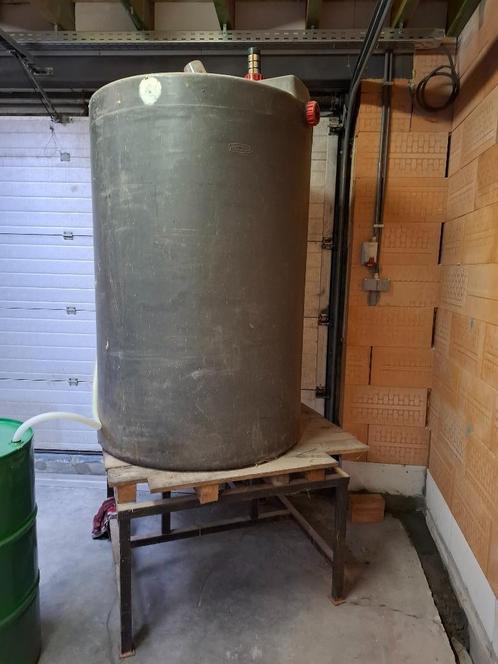 PVC tank rubbermaid op onderstel 1100L, Doe-het-zelf en Bouw, Verwarming en Radiatoren, Gebruikt, Overige typen, 80 cm of meer