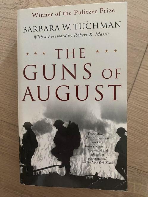 Boek GUNS OF AUGUST, Boeken, Historische romans, Zo goed als nieuw, Ophalen of Verzenden