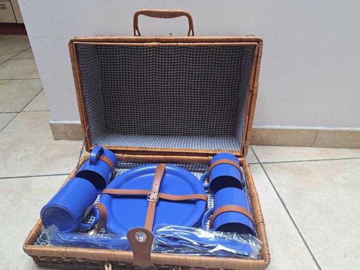 Ingevulde picknickmand voor 4 pers., Hobby en Vrije tijd, Picknickmanden, Zo goed als nieuw, Ophalen