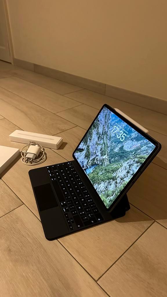 Ipad pro 13.9 inch incl magic keyboard en apple pencil, Computers en Software, Windows Tablets, Zo goed als nieuw, Wi-Fi en Mobiel internet