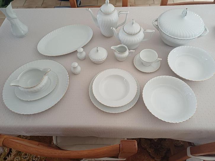Eet en koffieservies, Huis en Inrichting, Keuken | Servies, Zo goed als nieuw, Compleet servies, Overige stijlen, Porselein, Ophalen