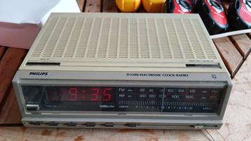 Philips vintage wekkerradio beschikbaar voor biedingen
