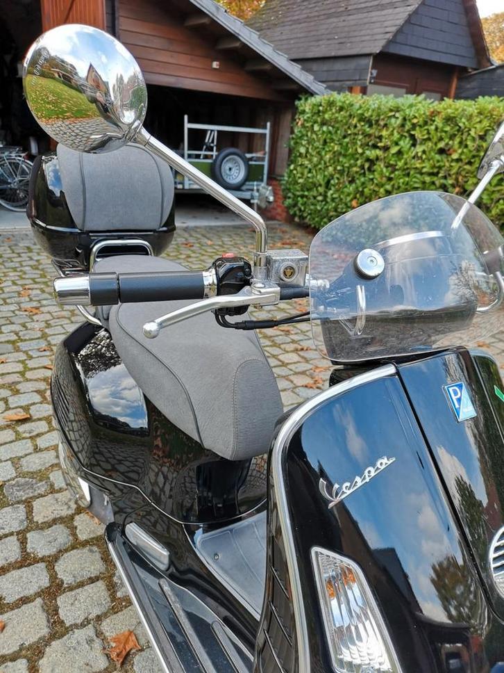 Vespa 300 gtv(via Monte Napoleon)slechts 12900 KMS., Motoren, Motoren | Piaggio, Bedrijf, 12 t/m 35 kW, 1 cilinder, Ophalen