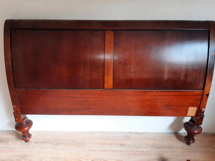 Klassiek ledikant  180 x 200 centimeter in Mahonie/kersen, Huis en Inrichting, Slaapkamer | Bedden, Zo goed als nieuw, Tweepersoons