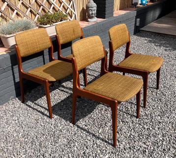 4 mooie Deense vintage eetkamerstoelen van teak beschikbaar voor biedingen