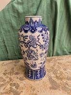 Blauw/wit Chinees Vaasje (26cm hoog), Antiek en Kunst, Ophalen