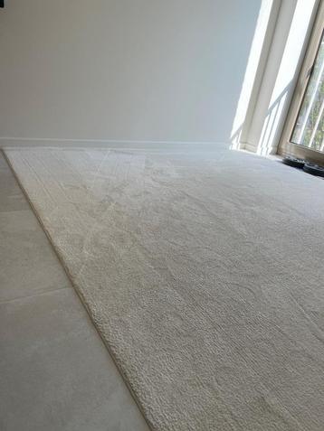 Tapijt van 100% polyester, witte kleur, nieuw beschikbaar voor biedingen
