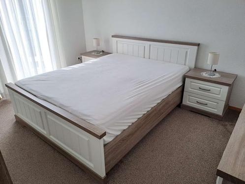 Complete slaapkamer met nachtlampjes - zonder matras, Huis en Inrichting, Slaapkamer | Complete slaapkamers, Zo goed als nieuw