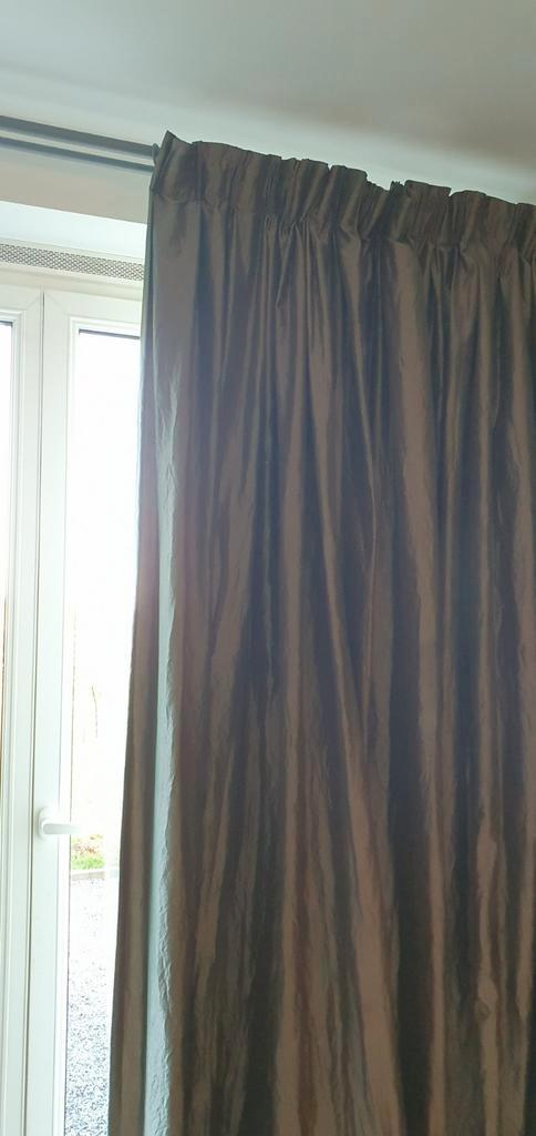 Stijlvolle gordijnen van hoge kwaliteit in heldere taupe kle, Huis en Inrichting, Stoffering | Gordijnen en Lamellen, Zo goed als nieuw