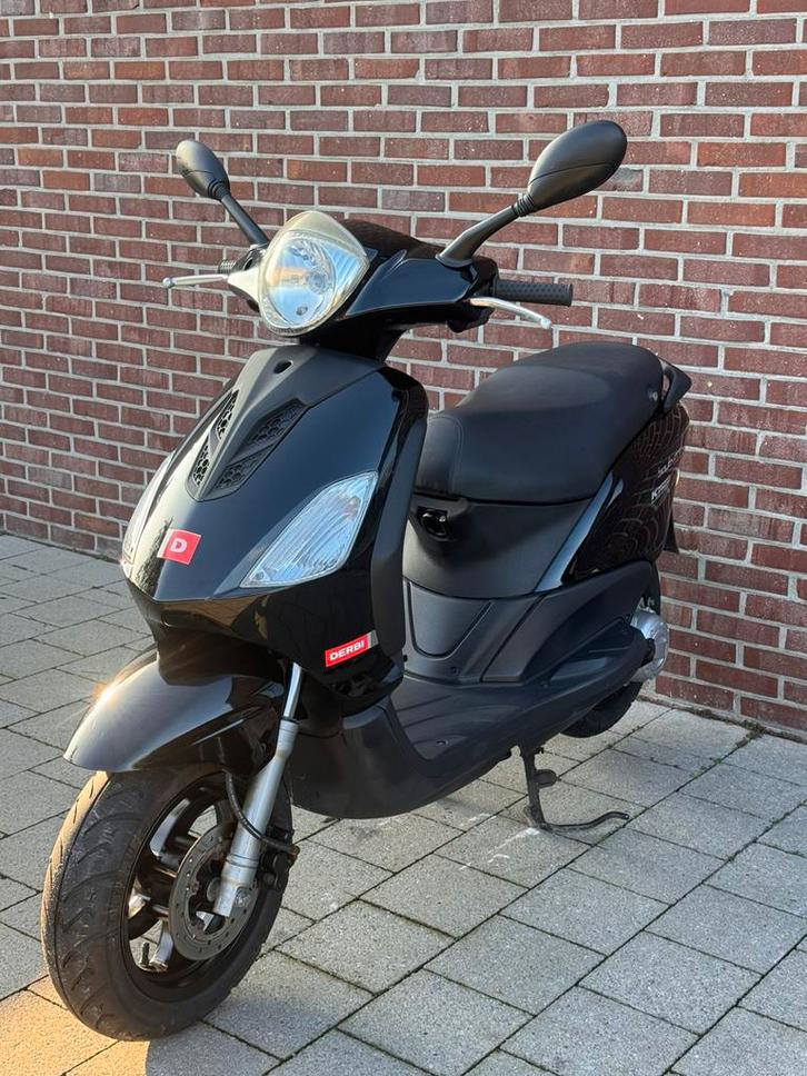Scooter 2 takt B klasse Perfecte Staat alleen Vandaag 600€, Fietsen en Brommers, Scooters | Piaggio, Zo goed als nieuw, Fly, Klasse B (45 km/u)