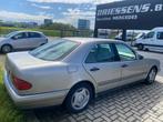 MERCEDES E 220 DIESEL W 210, Autos, Mercedes-Benz, Boîte manuelle, Berline, 4 portes, Beige