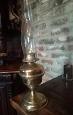 Heel oude koperen petroleumlamp, Antiek en Kunst, Ophalen of Verzenden
