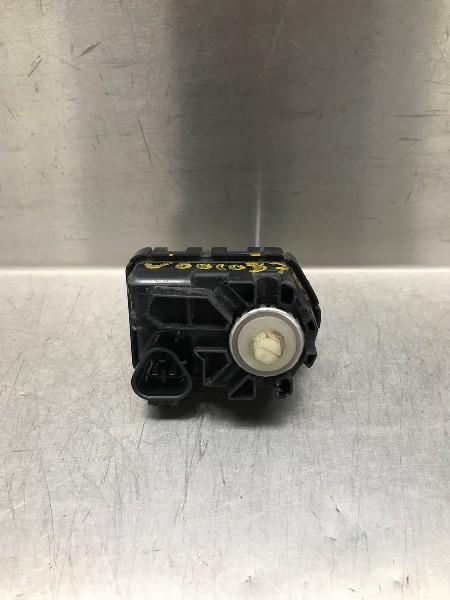 KOPLAMPMOTOR Nissan X-Trail (T32) (01-2013/12-2022), Auto-onderdelen, Overige Auto-onderdelen, Nissan, Gebruikt