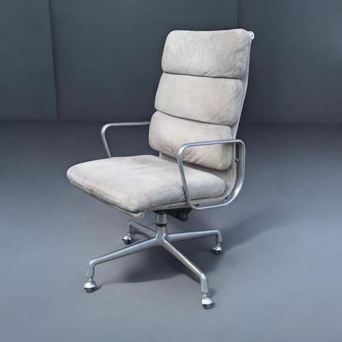 Eames Herman Miller Vitra ea 218 soft pad chair aluminium, Antiek en Kunst, Antiek | Meubels | Stoelen en Sofa's, Ophalen of Verzenden