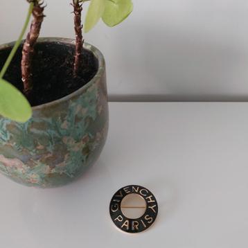 Vintage Givenchy broche. beschikbaar voor biedingen