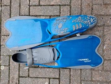 Binnenzwemvliezen tribord maat 44/45 beschikbaar voor biedingen