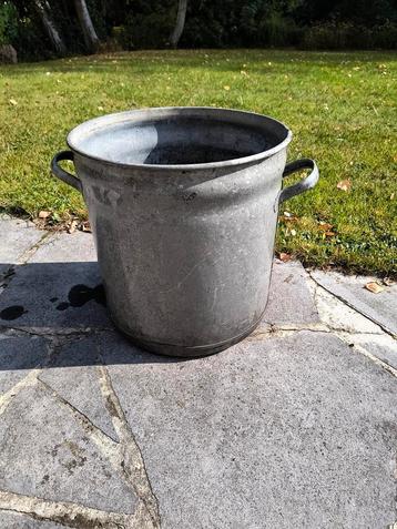 Oude zinken emmer, waterdicht, H 35 cm x 35 cm doorsnee beschikbaar voor biedingen