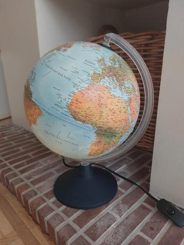 Mappemonde lumineuse beschikbaar voor biedingen